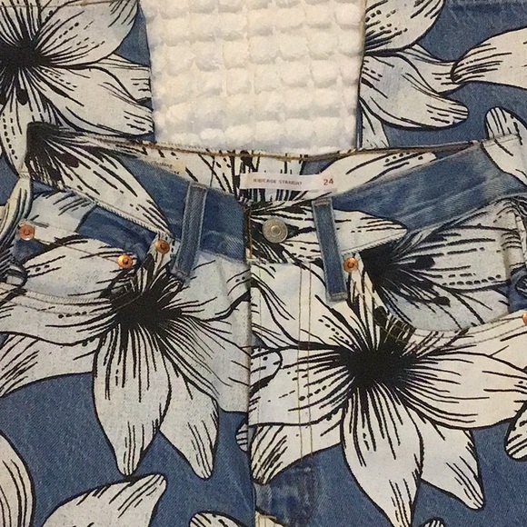 Levi’s Ribcage Straight Farm Cropped Women’s Jeans Clothes 24 - Picture 2 of 4